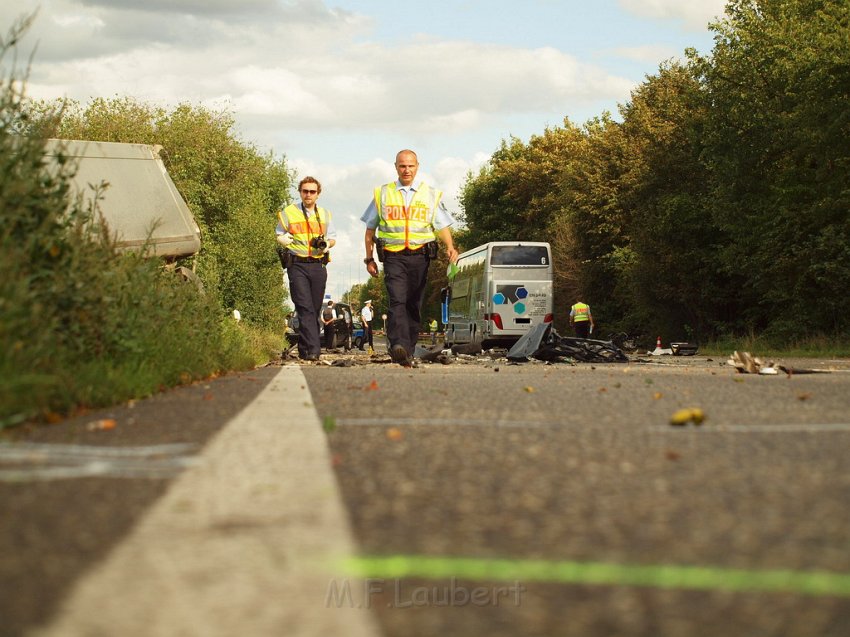 Schwerer VU Koeln Immendorf Kerkraderstr P120.JPG